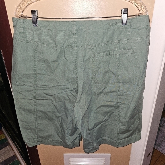 NWT Columbia Shoal Creek Short Long Bermuda Spearmint Green Shorts, Size 14 - Picture 1 of 5